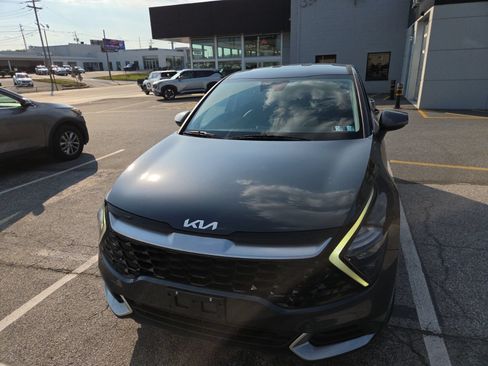 Used 2023 Kia Sportage EX FWD image 2