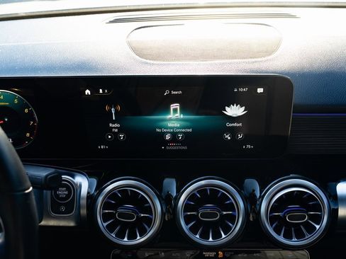 Used 2023 Mercedes-Benz GLB 250 4MATIC image 14