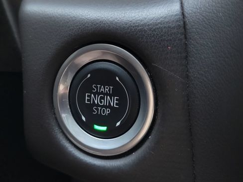 Used 2024 Chevrolet Suburban LT RWD image 33