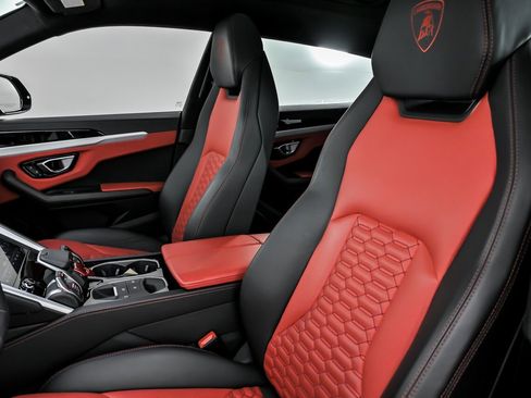 Used 2020 Lamborghini Urus image 22