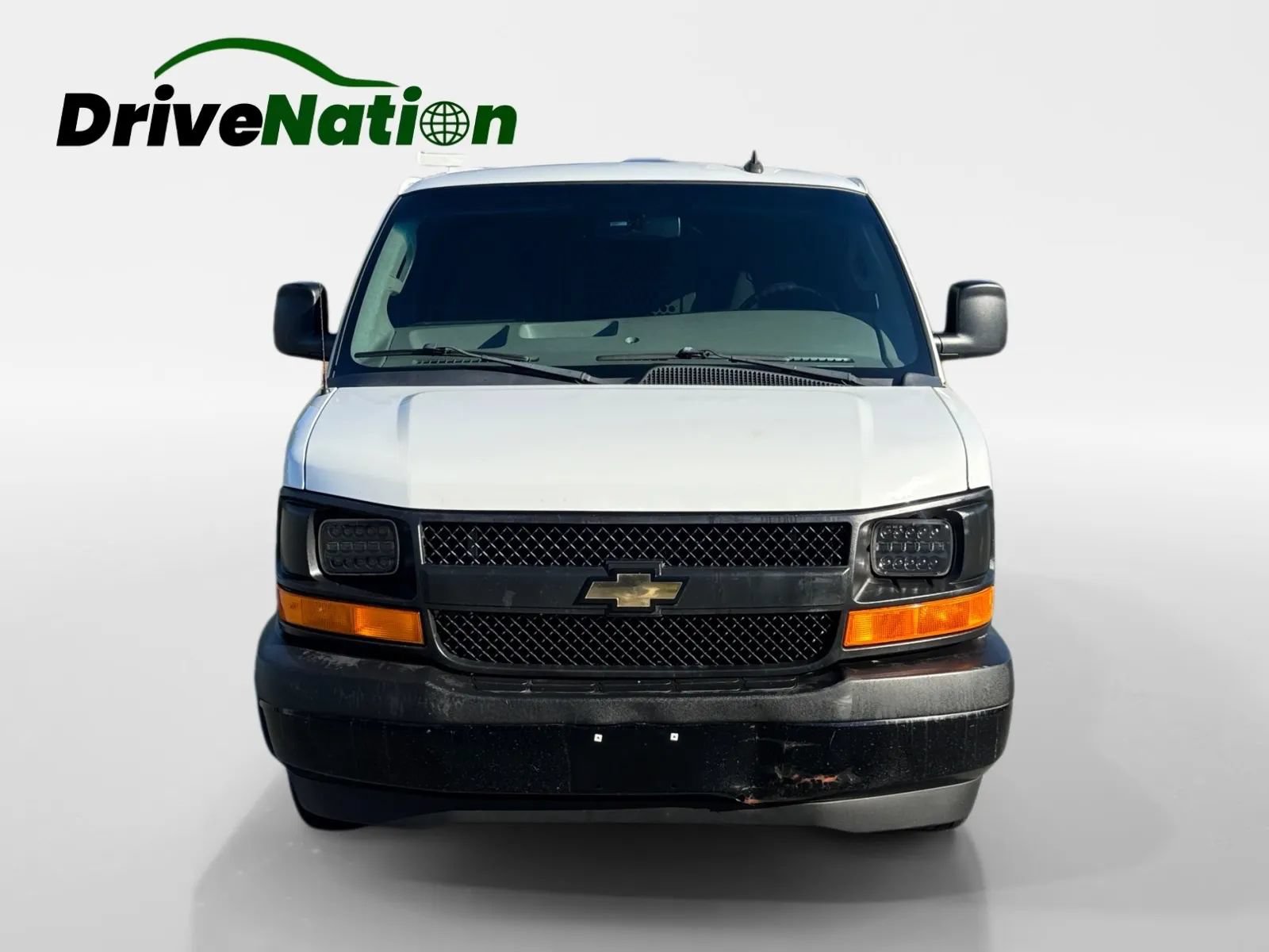 Used 2017 Chevrolet Express 2500 RWD image 2