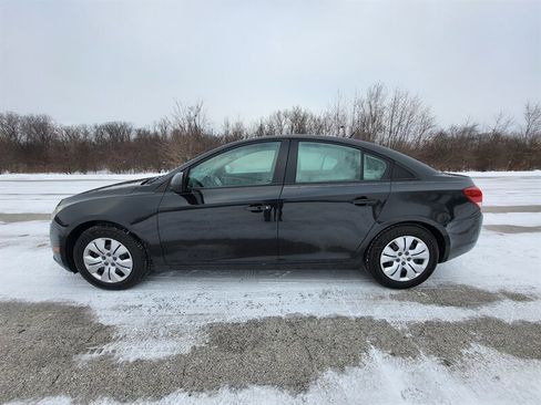 Used 2013 Chevrolet Cruze LS image 3