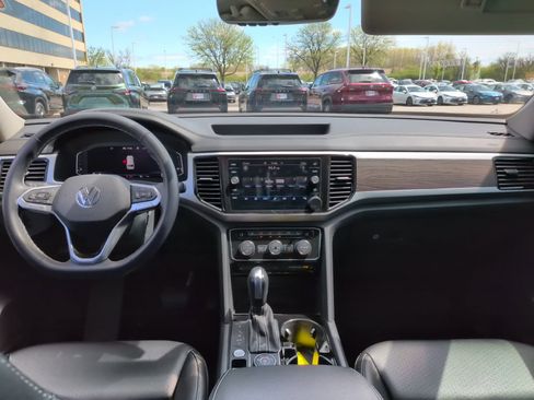 Used 2022 Volkswagen Atlas SE AWD/4WD image 11