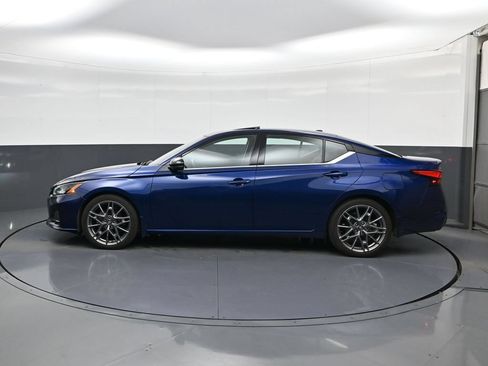 Certified 2024 Nissan Altima 2.0 SR FWD image 5