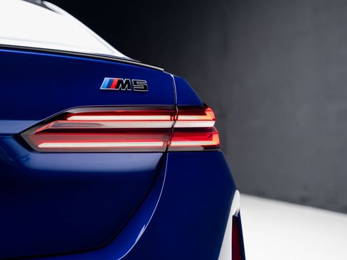 Used 2025 BMW M5 image 30
