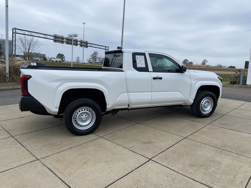 Used 2024 Toyota Tacoma SR image 11