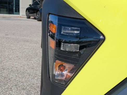 Certified 2025 Hyundai Kona SE image 10