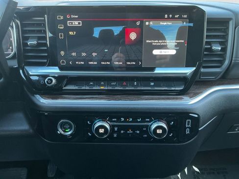 Used 2024 GMC Sierra 1500 SLE image 11