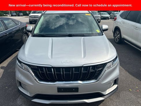 Used 2022 Kia Carnival LX FWD image 2