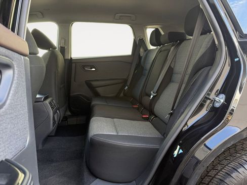 Used 2023 Nissan Rogue SV image 13