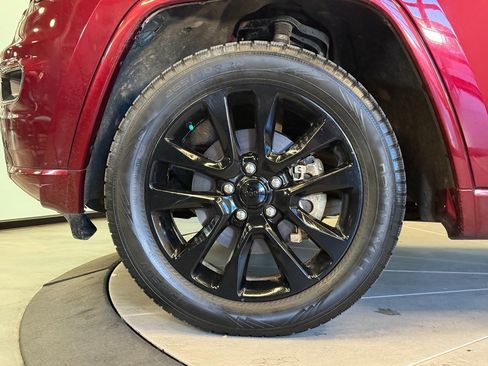 Used 2018 Jeep Grand Cherokee Altitude image 24