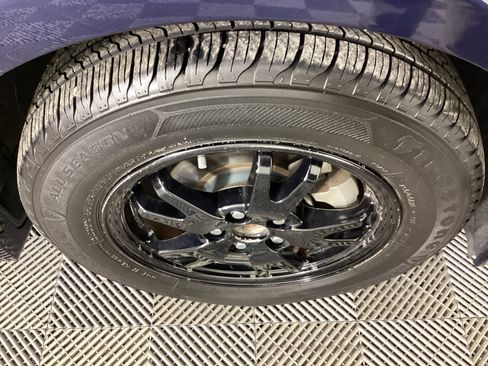 Used 2013 Toyota Prius Four image 12