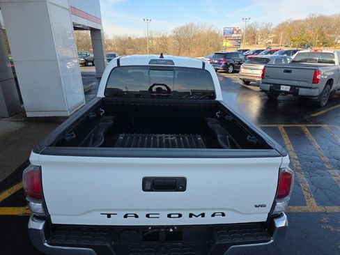 Used 2022 Toyota Tacoma TRD Off-Road image 7