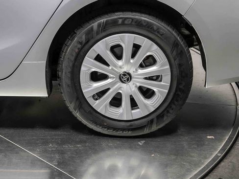 Certified 2019 Toyota Prius L Eco FWD image 10