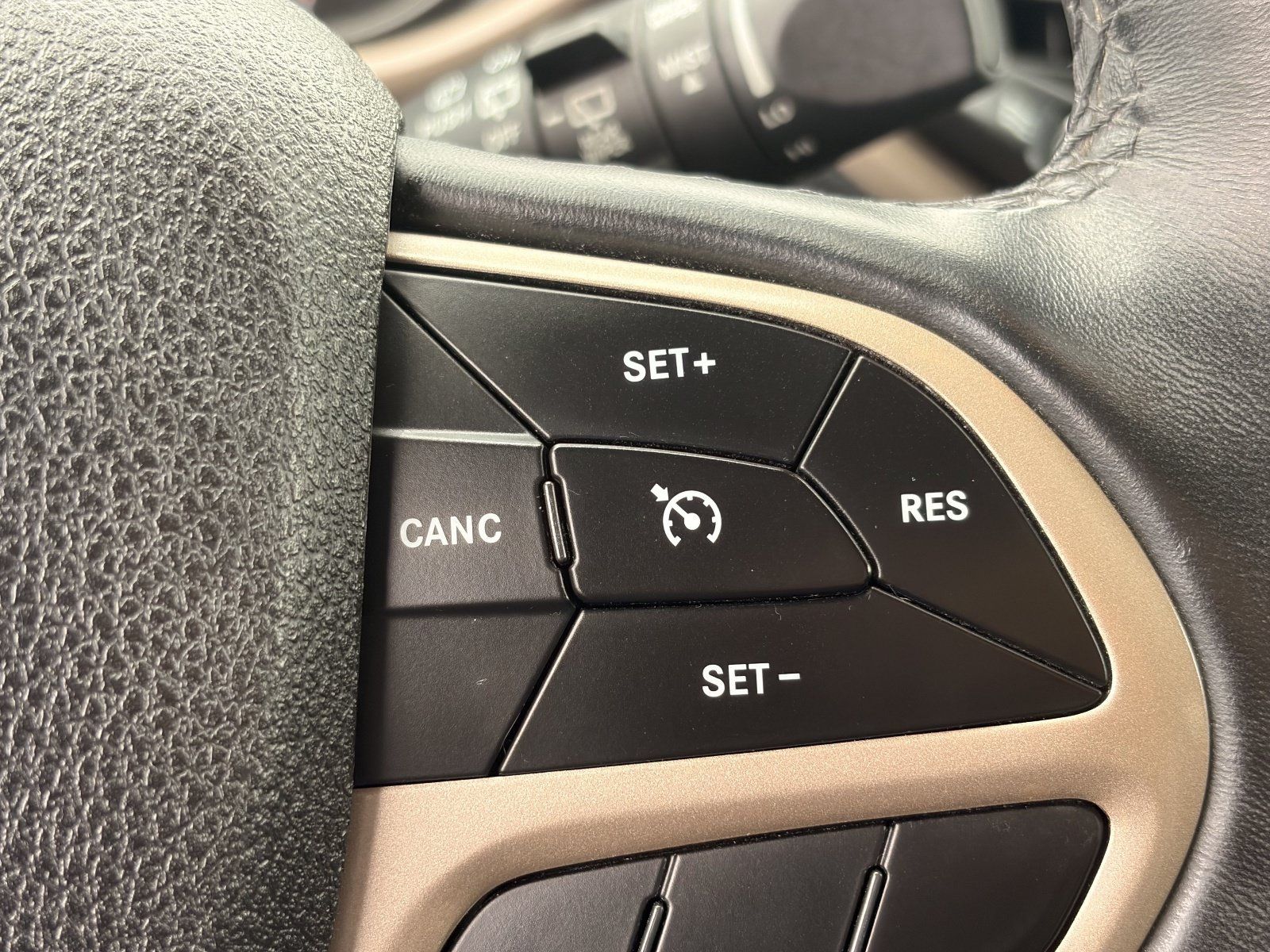 Used 2017 Jeep Cherokee Latitude w/ Comfort/Convenience Group AWD/4WD image 24