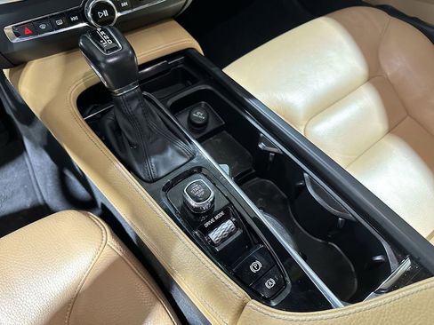 Used 2018 Volvo S90 T5 Momentum w/ Convenience Package image 21