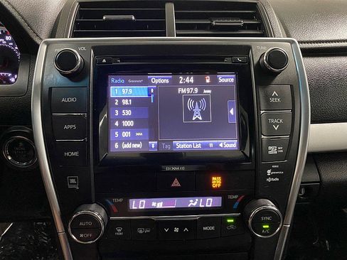 Used 2017 Toyota Camry XSE w/ Advanced Technology Package image 19