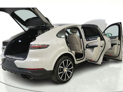 Used 2023 Porsche Cayenne Platinum Edition AWD/4WD image 14
