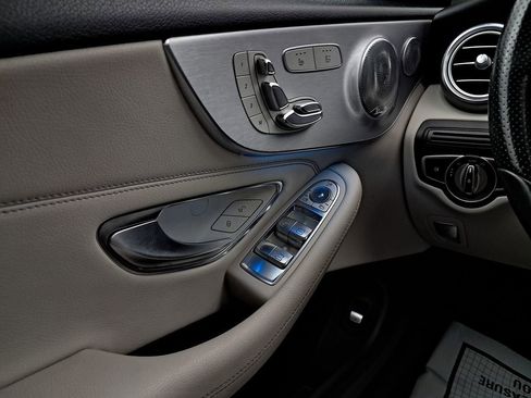 Used 2017 Mercedes-Benz C 300 4MATIC Cabriolet image 18