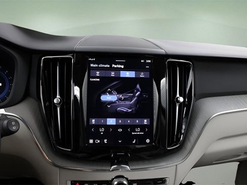 New 2025 Volvo XC60 B5 Plus w/ Protection Package Premier image 31