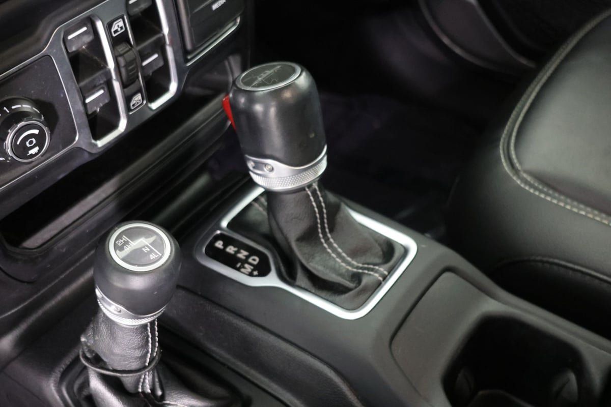 Used 2021 Jeep Gladiator Overland AWD/4WD image 6