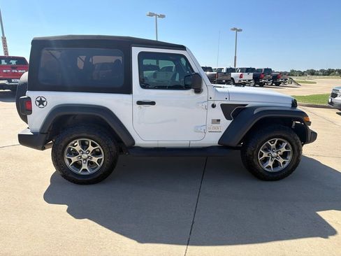 Used 2020 Jeep Wrangler Sport AWD/4WD image 6