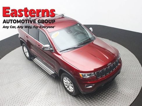 Used 2021 Jeep Grand Cherokee Laredo w/ Security & Convenience Group AWD/4WD image 3