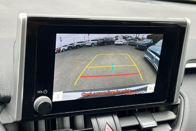 Used 2025 Toyota RAV4 XLE AWD/4WD image 24
