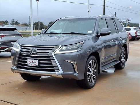 Used 2020 Lexus LX 570 4WD w/ 3rd Row & Luxury Pkg image 3