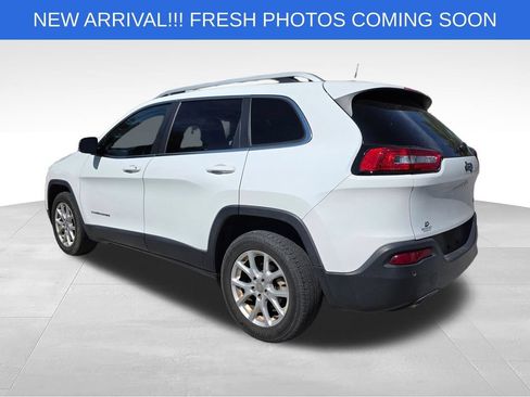 Used 2017 Jeep Cherokee Latitude w/ Safety/Convenience Group FWD image 5