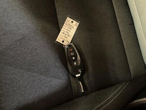 Used 2026 Chevrolet Trax RS FWD image 32