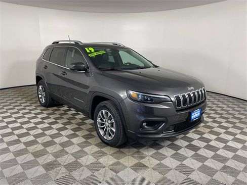 Used 2019 Jeep Cherokee Latitude Plus w/ Comfort/Convenience Group image 25