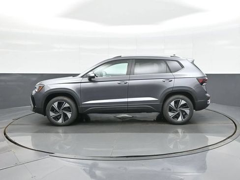 New 2026 Volkswagen Taos SE AWD/4WD image 4