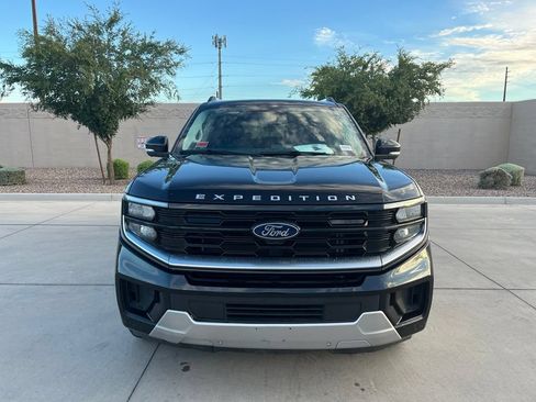 Used 2025 Ford Expedition Max Platinum AWD/4WD image 3