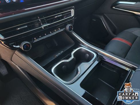 Used 2024 Chevrolet Traverse RS image 24