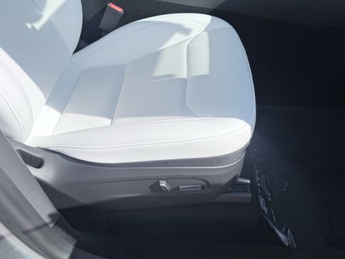 Used 2026 Tesla Model Y AWD image 47