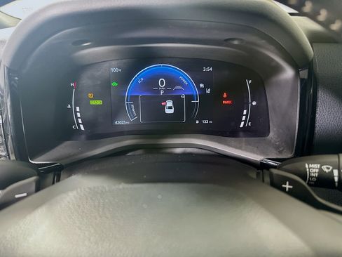 Used 2025 Toyota Camry SE w/ Convenience Package FWD image 19