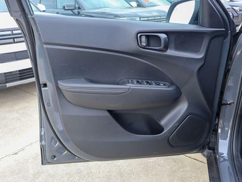 New 2025 Hyundai Venue Limited image 11