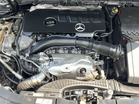Used 2021 Mercedes-Benz GLB 250 image 35