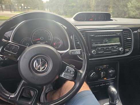 Used 2013 Volkswagen Beetle TDI image 18