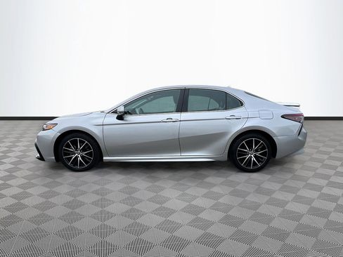 Used 2024 Toyota Camry SE image 4