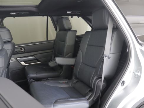 Used 2026 Toyota Sequoia Platinum AWD/4WD image 9