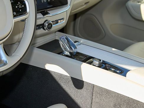 New 2026 Volvo XC60 B5 Ultra w/ Protection Package Premier image 14