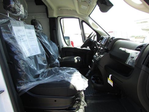 Used 2025 RAM ProMaster 2500 w/ Convenience Group image 17