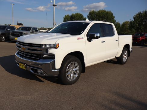 Used 2022 Chevrolet Silverado 1500 LTZ w/ LTZ Premium Package AWD/4WD image 3