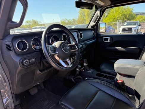 Used 2019 Jeep Wrangler Unlimited Sahara AWD/4WD image 14
