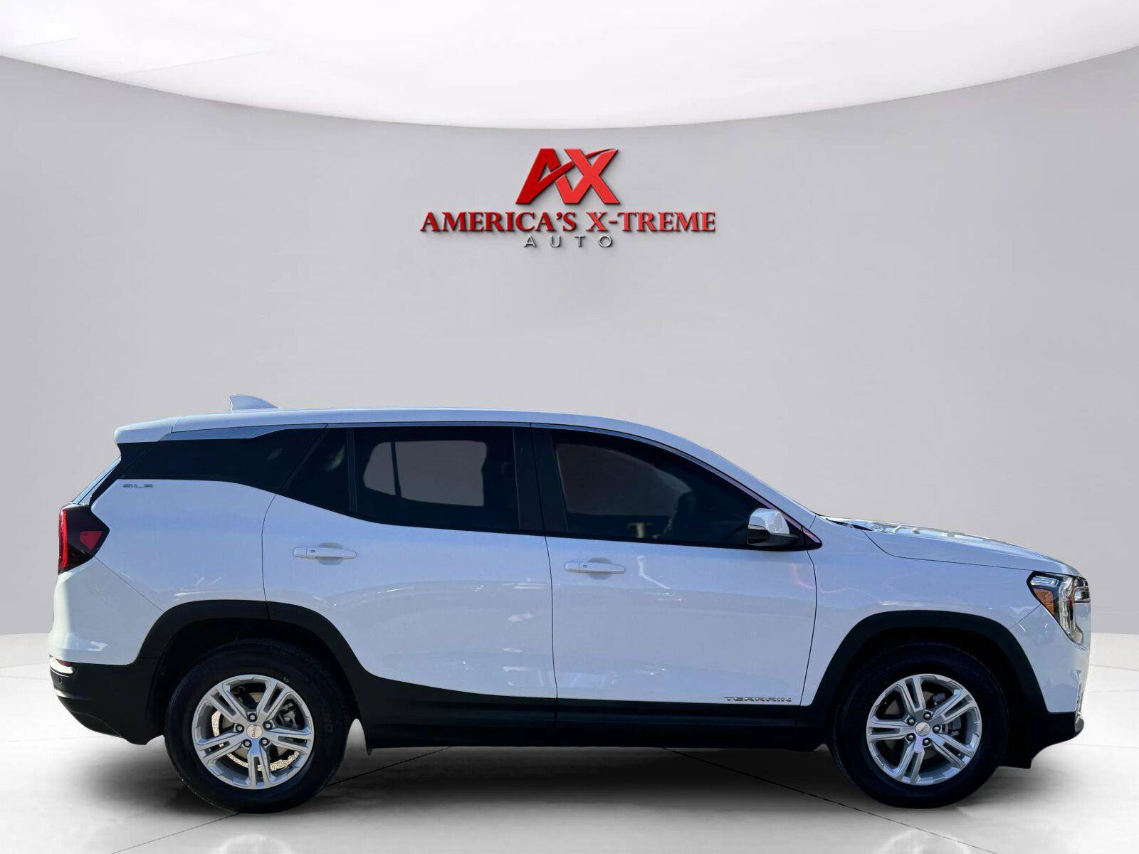 Used 2024 GMC Terrain SLE FWD image 7