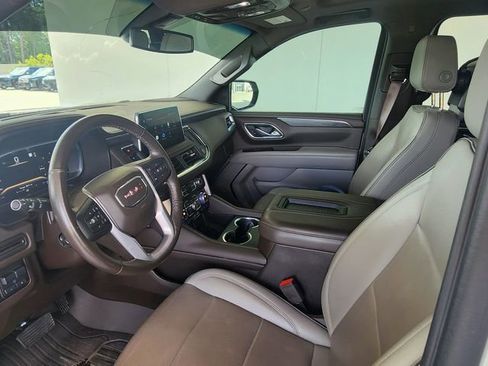 Used 2022 GMC Yukon XL SLT w/ SLT Premium Package image 16