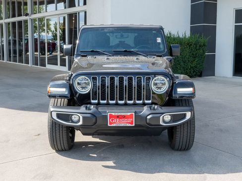 Used 2021 Jeep Wrangler Unlimited Sahara AWD/4WD image 2