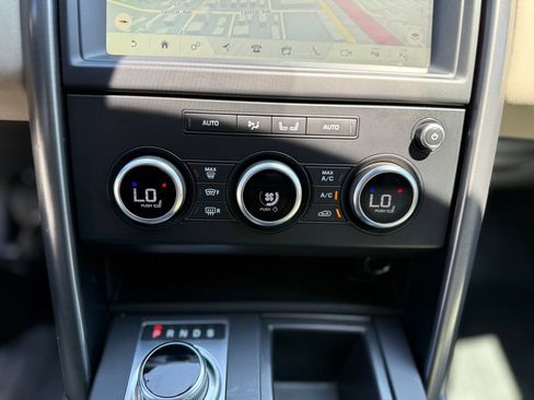 Used 2020 Land Rover Discovery Landmark AWD/4WD image 19
